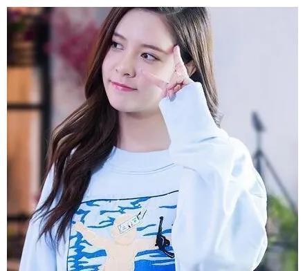 男女艺人最新情感爆料大全,明星恋情揭秘，甜蜜与纠葛并存  第1张